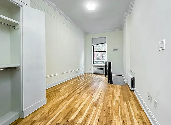 Bedroom, photo 1