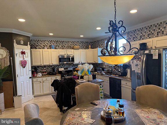 4th image of 3209 Shoreview Rd