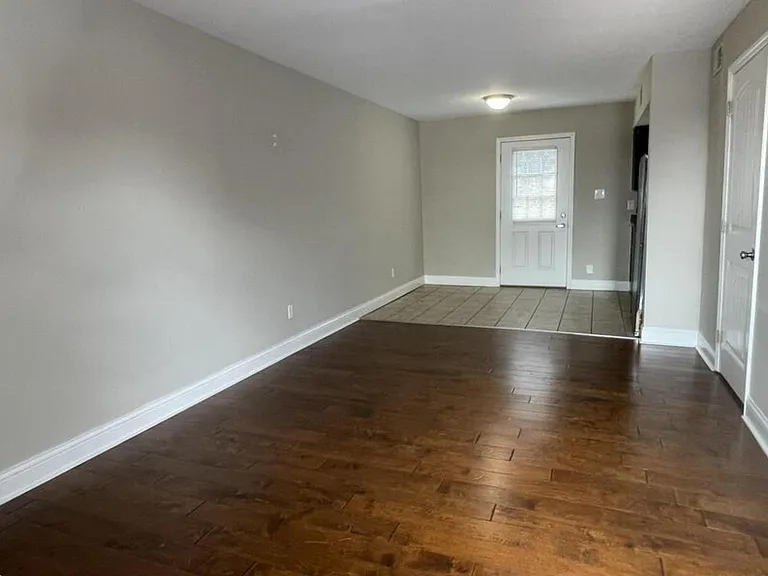 916 Villa Dr — Photo 2