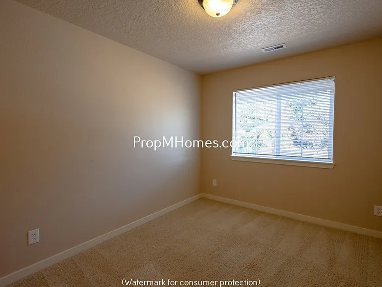 259 N Cedar St — Photo 10