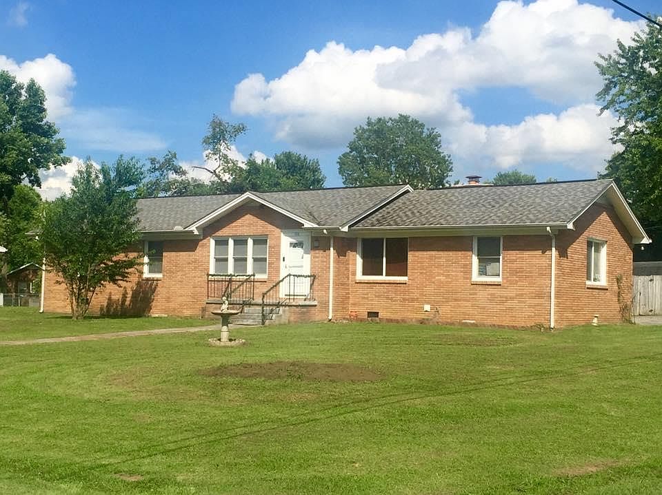 1st image of 700 Crestwood Dr