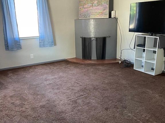 2nd image of 318 Valencia Dr NE