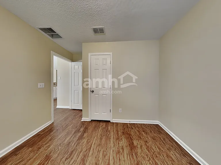 1379 Samantha Cir E — Photo 19