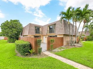 834 Springdale Cir, Palm Springs, FL 33461
