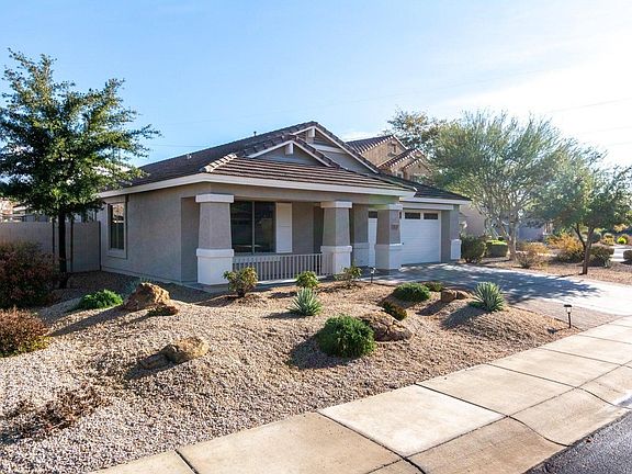 3rd image of 2812 E Questa Dr