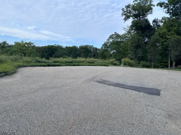 14 Nicholas Dr, Kinnelon Boro, NJ 07405