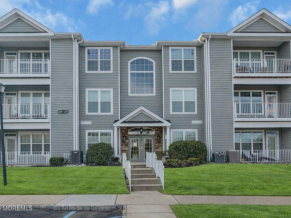 1st image of 617 Saint Andrews Place