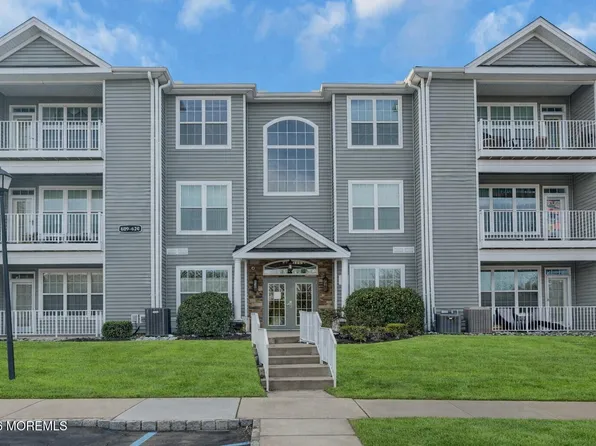 617 Saint Andrews Place, Manalapan, NJ 07726