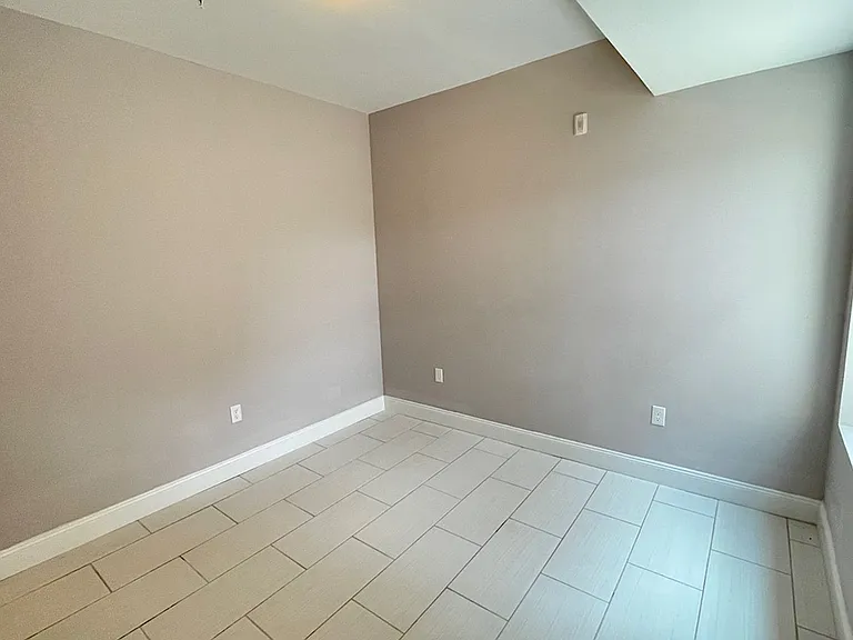 4111 Ludlow St — Photo 11