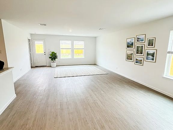 3rd image of 1836 Ventasso Blvd