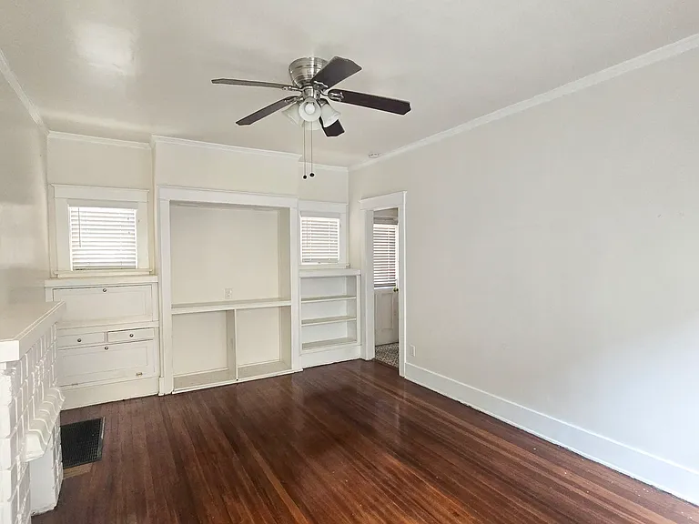 1415 E 2nd St #9 — Photo 4