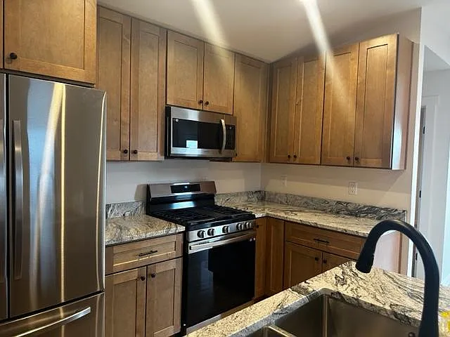 3 bed, $2,053 — Photo 2