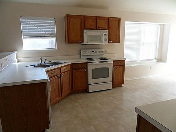 3rd image of 3020 Thicket Bend Ct
