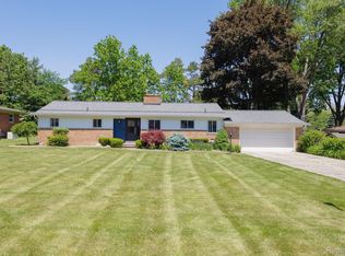 160 Montmorency Rd, Rochester Hills, MI 48307