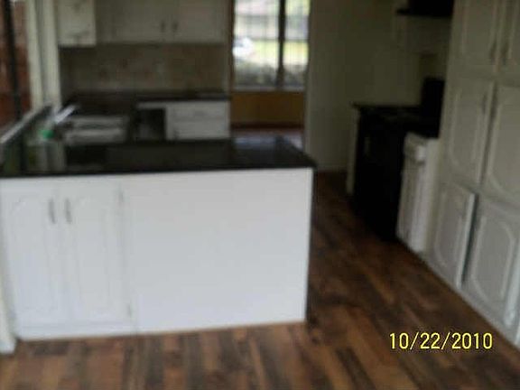 3rd image of 1921 Forestdale Dr