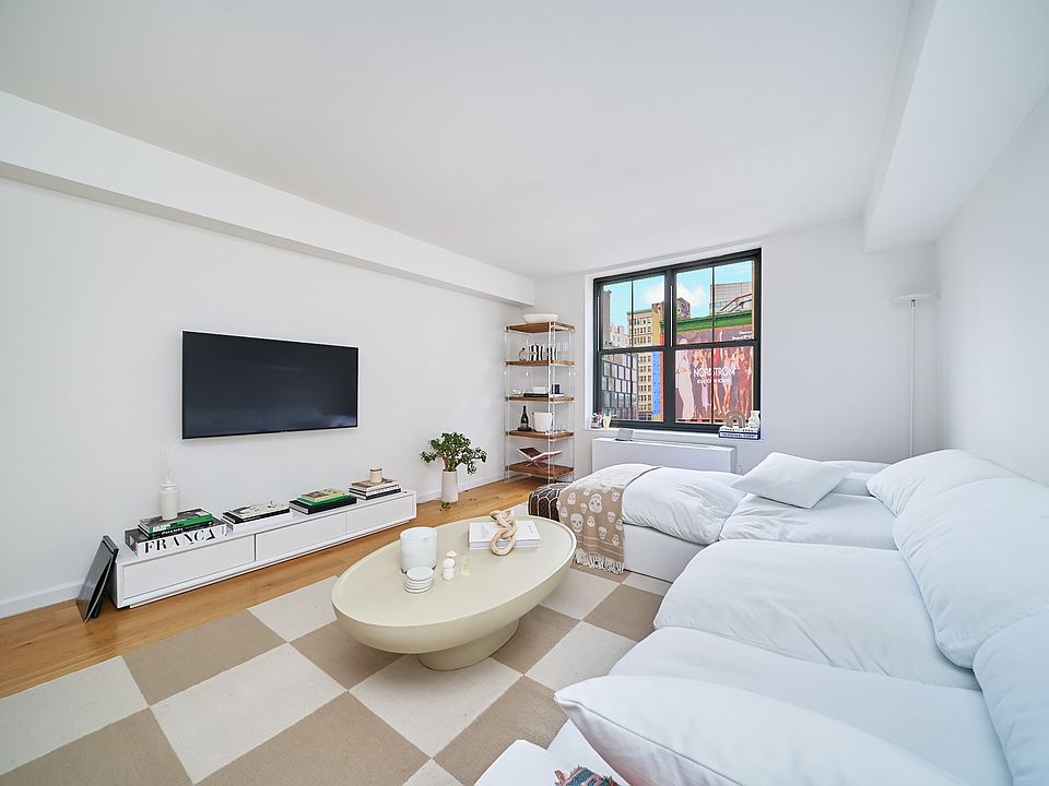 1st image of 298 Mulberry St APT 3J
