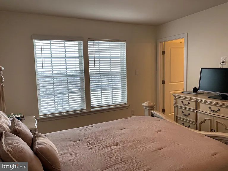 7530 Daybreak Dr — Photo 27