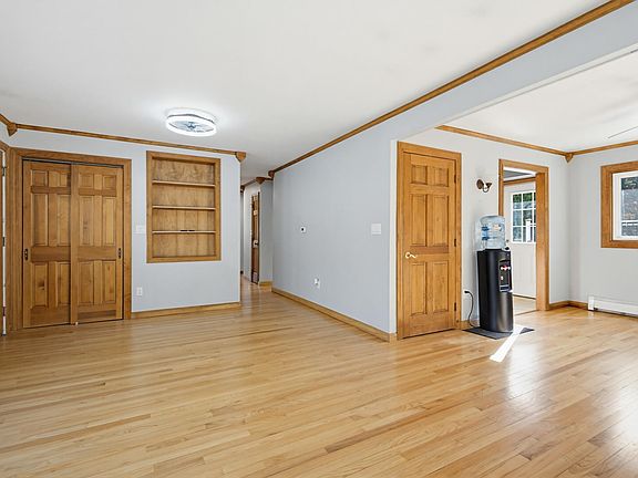 5th image of 404 Sandogardy Pond Road