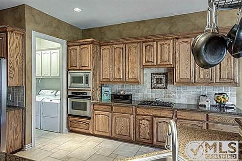 5th image of 3724 Hillsdale Dr