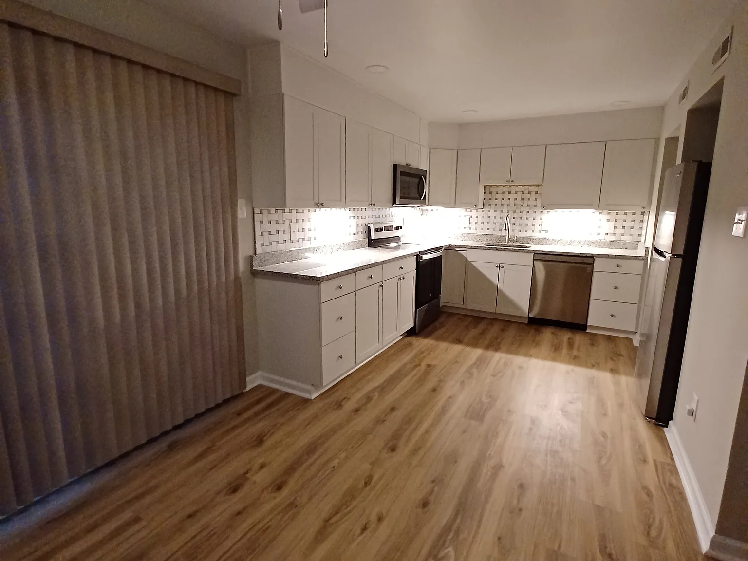 1040 Wicklow Dr — Photo 2