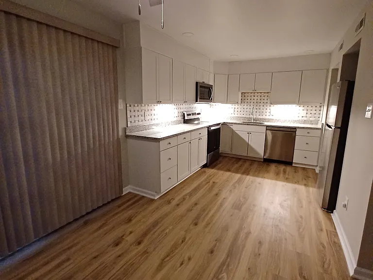 1040 Wicklow Dr — Photo 2
