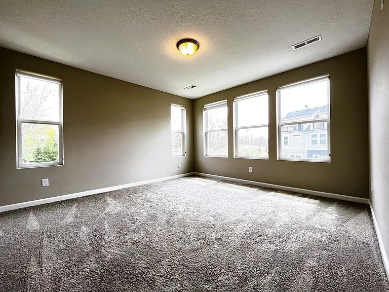 5228 Hampton St NE — Photo 22