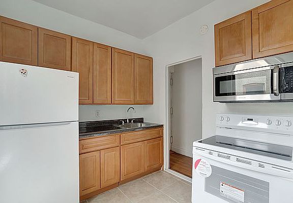5th image of 51 E 17th St APT 4F
