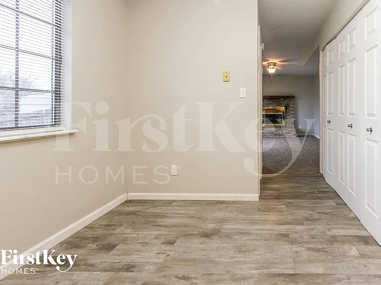 104 Meadow Creek South Dr — Photo 11