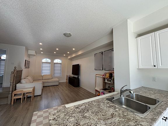 3rd image of 15 Gilford St