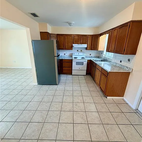 506 Holt Cir — Photo 11