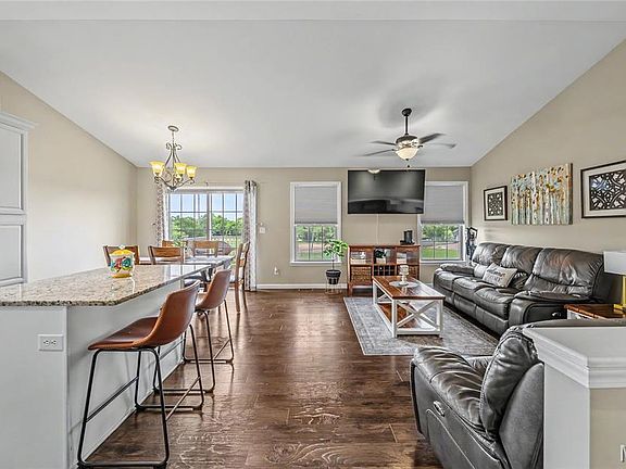 3rd image of 903 Q Ave