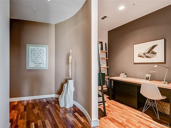 3rd image of 10610 NE 9th Pl Unit 2006