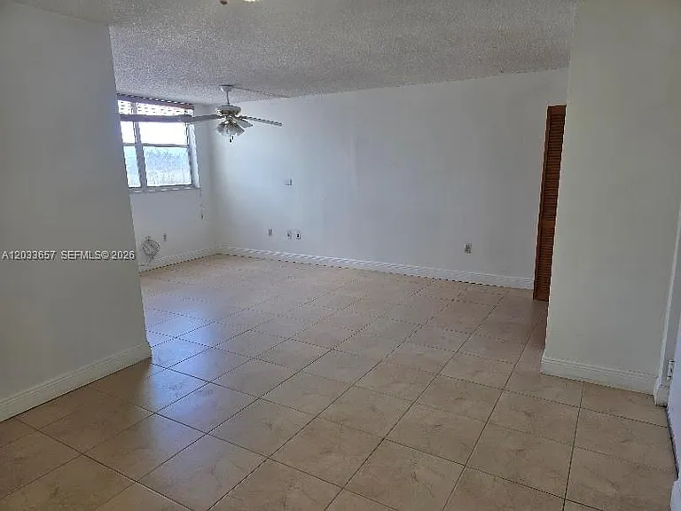 9411 SW 4th St #303 — Photo 2