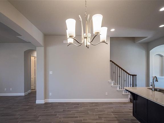 5th image of 6917 Westbury Dr