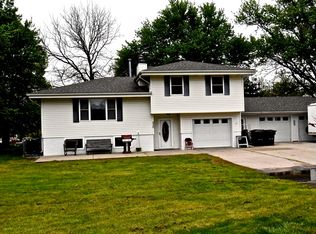 530 E 5th St, Hickman, NE 68372