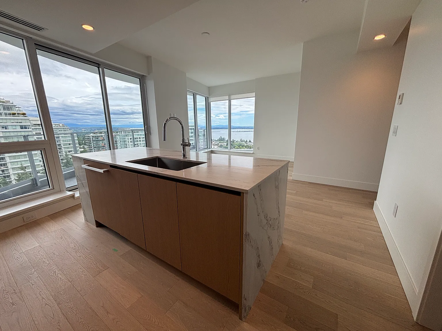 1475 Foster St — Photo 3