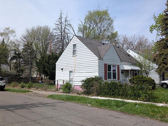 2nd image of 20505 Hamburg St