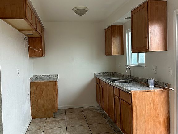4th image of 643 Bedlow Dr #643