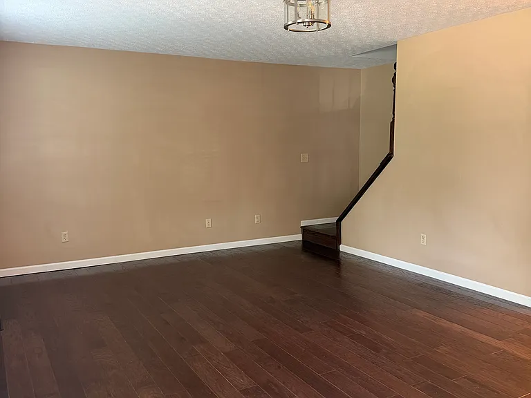 15 Christopher Dr #B — Photo 2