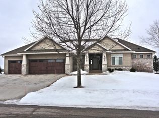 3317 Eagle Ridge Dr E, Willmar, MN 56201