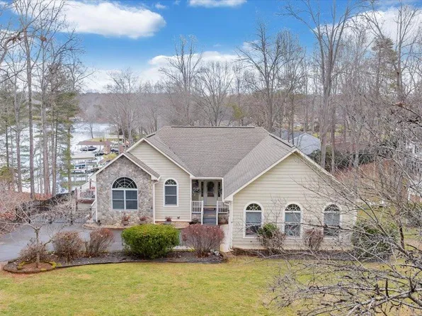 508 Anchor Dr, Moneta, VA 24121