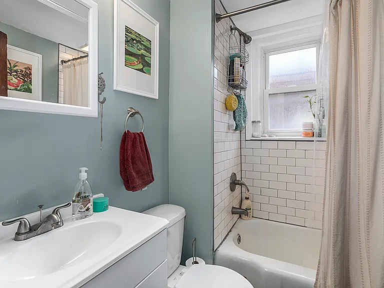 302 W 34th St #1E — Photo 7