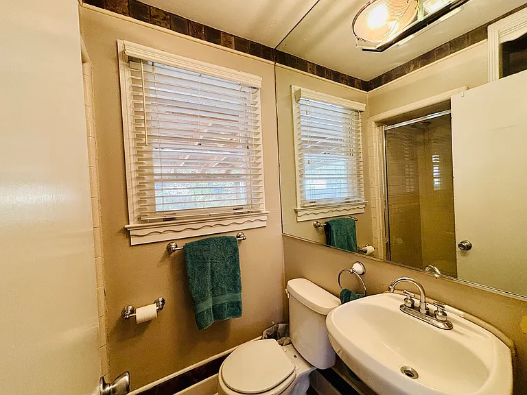 6035 Government St — Photo 15