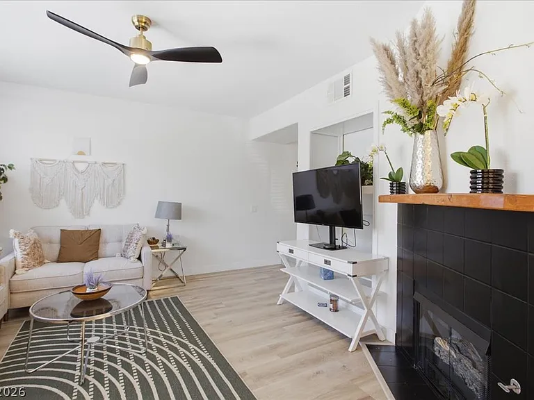 10231 Deerfield Beach Ave #102 — Photo 3