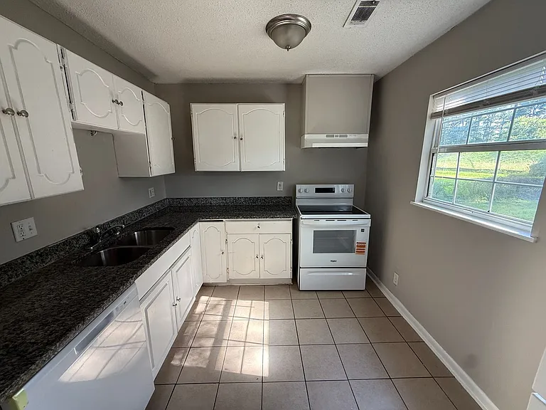3408 Glen Park Dr NW — Photo 4