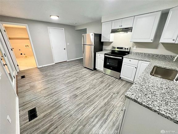 5th image of 242 Cambridge Dr