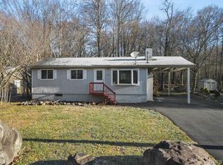 1089 Country Place Dr, Tobyhanna, PA