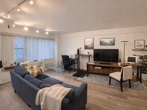 333 East 46th Street image 1 of 8