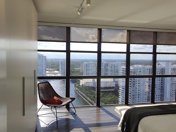 2nd image of 18181 NE 31st Ct APT 2710