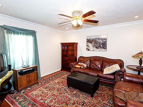 4th image of 2520 Purple Horse Dr